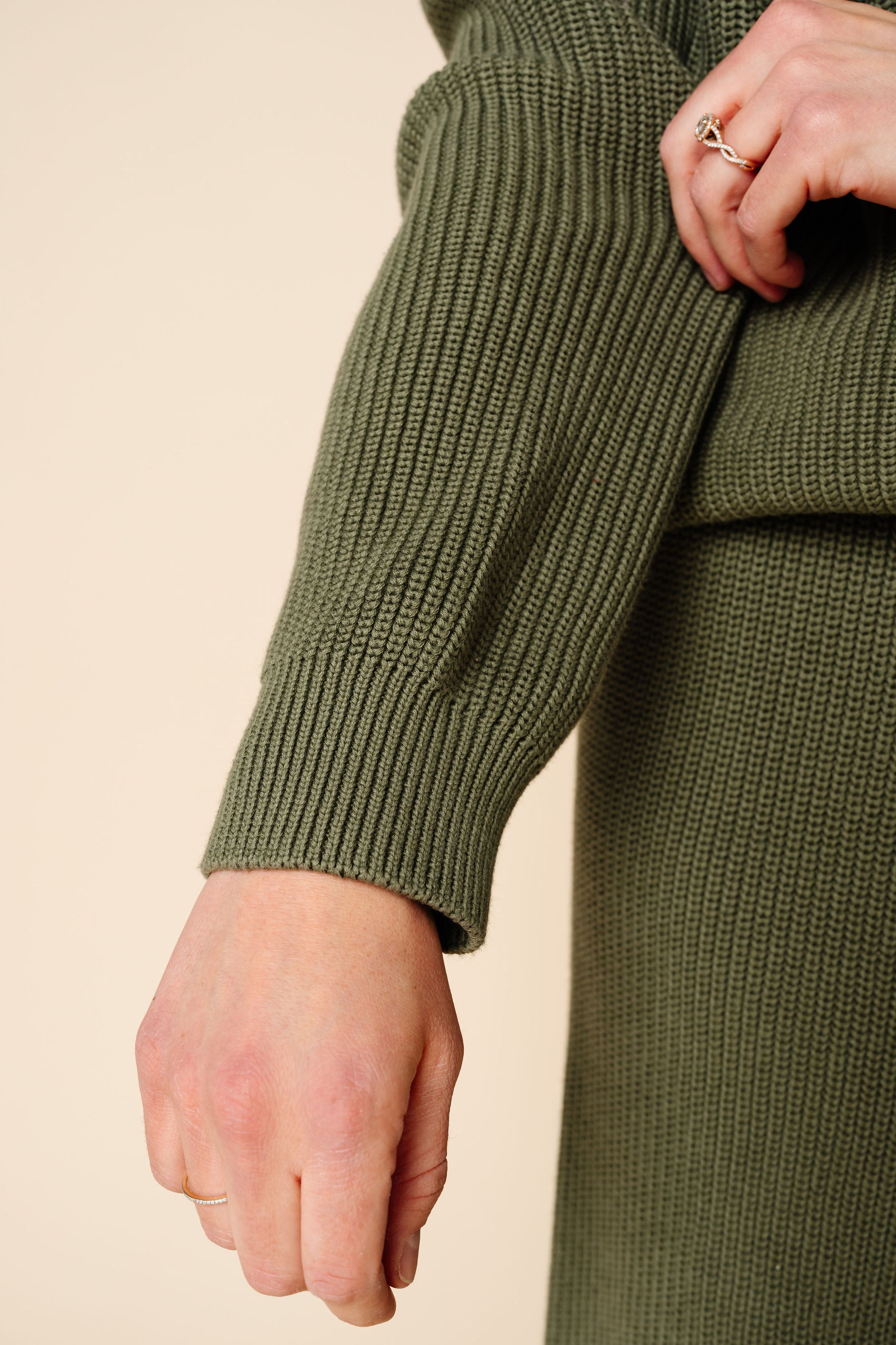 Knit Women's Chunky Sweater - Olive