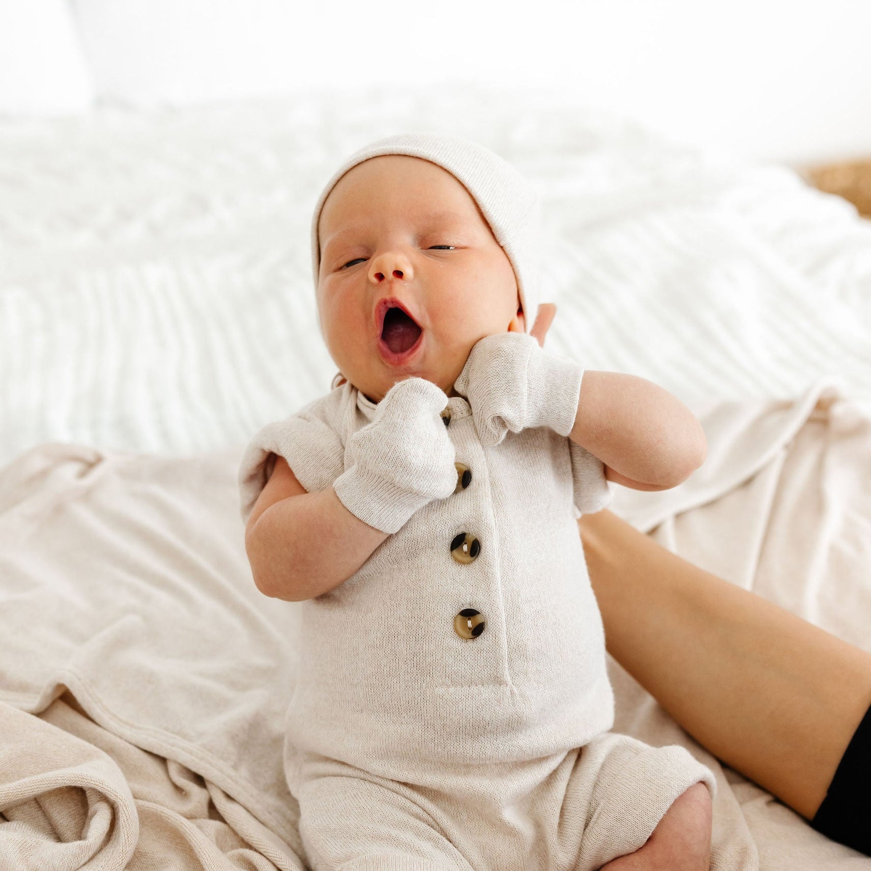 Dakota Plush Knit No Scratch Mittens