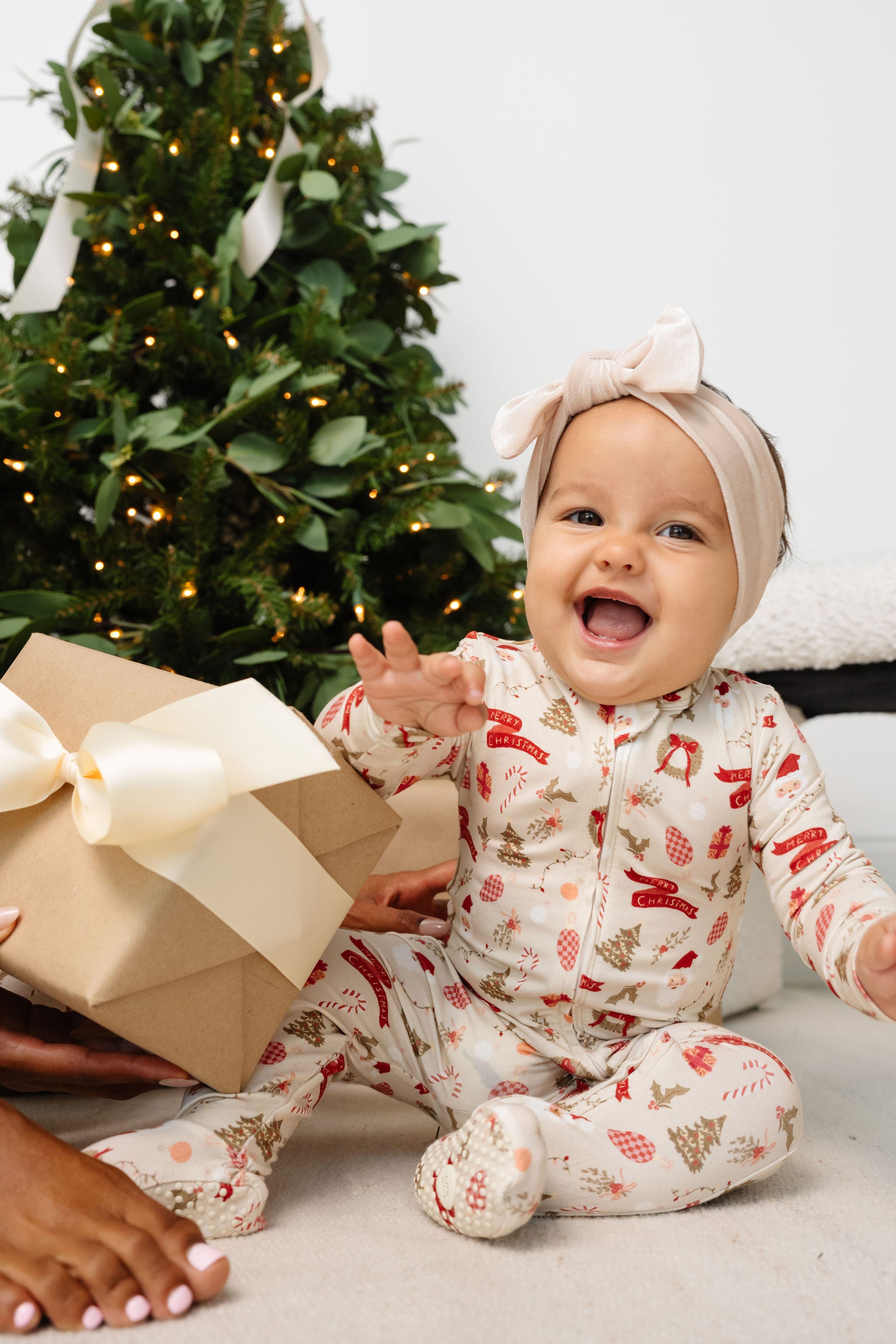 Mistletoe Zipper Footies