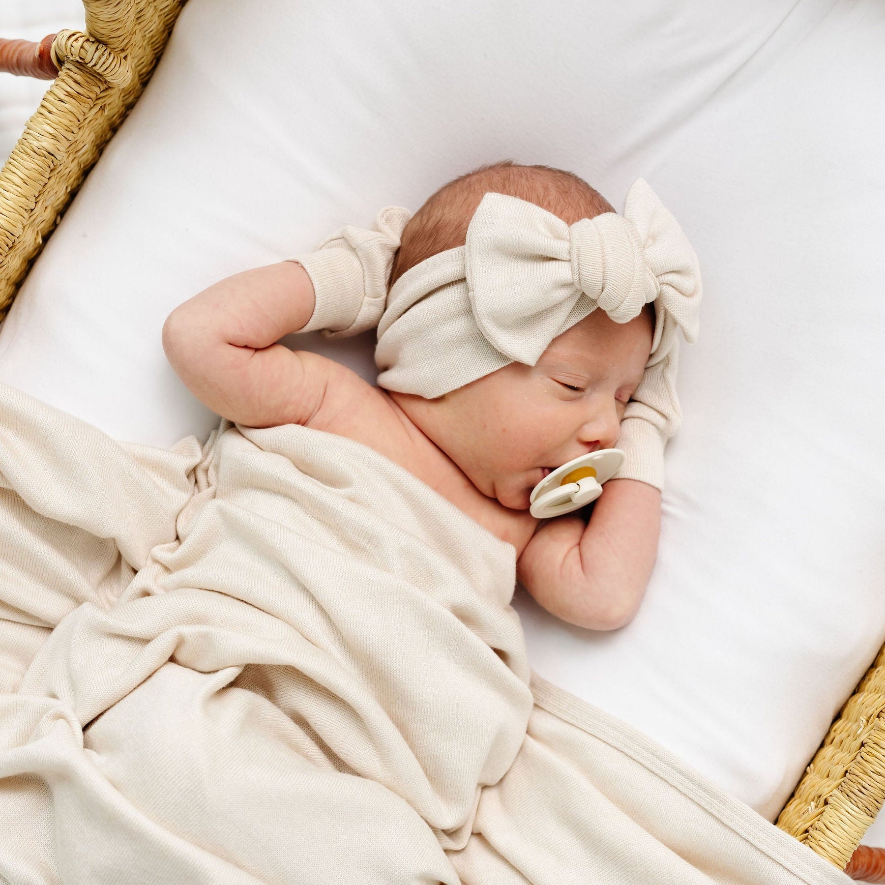 Dakota Plush Knit No Scratch Mittens