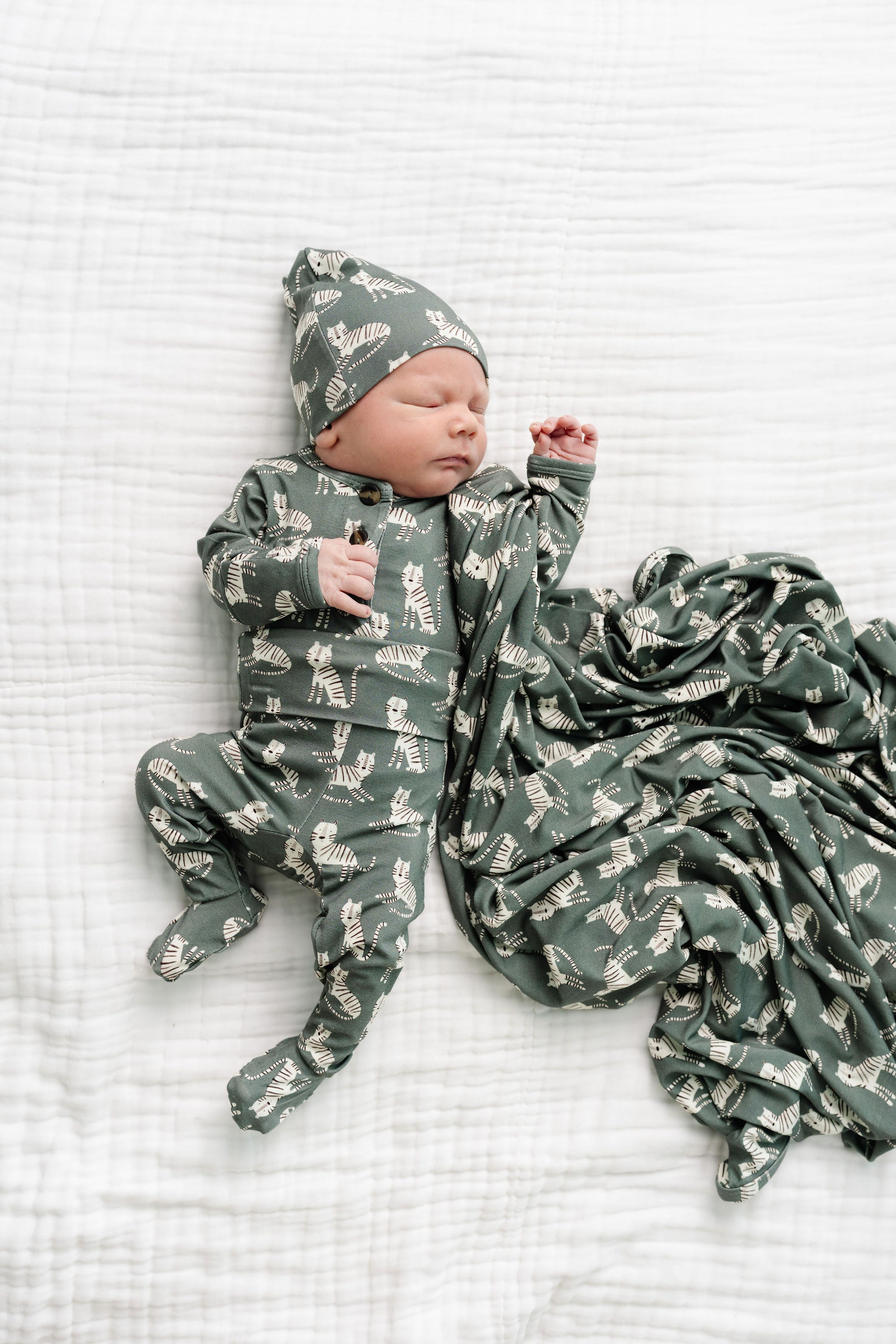 Kai Newborn Hat Bundle (Top + Bottom)