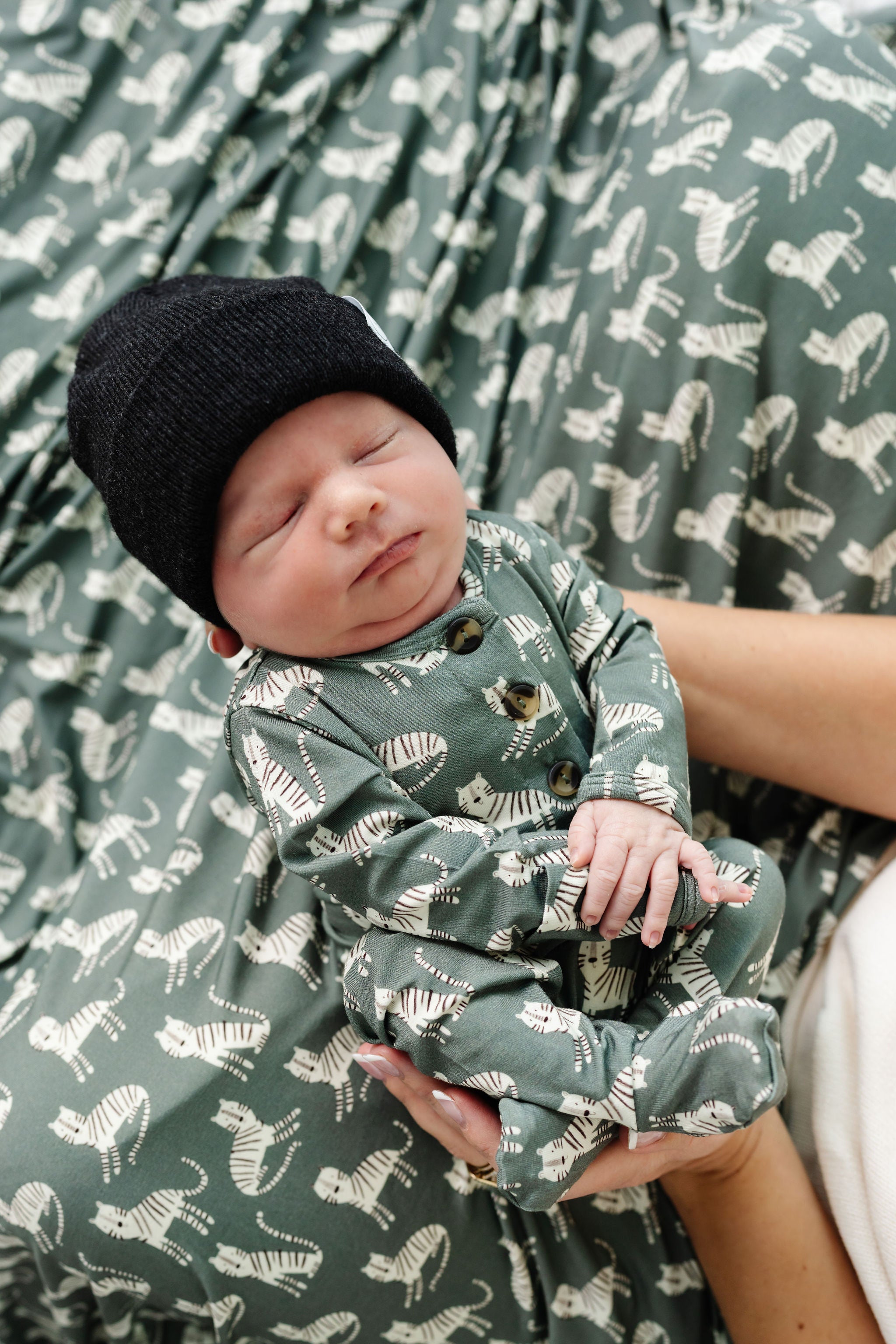 Kai Newborn Hat Bundle (Top + Bottom)