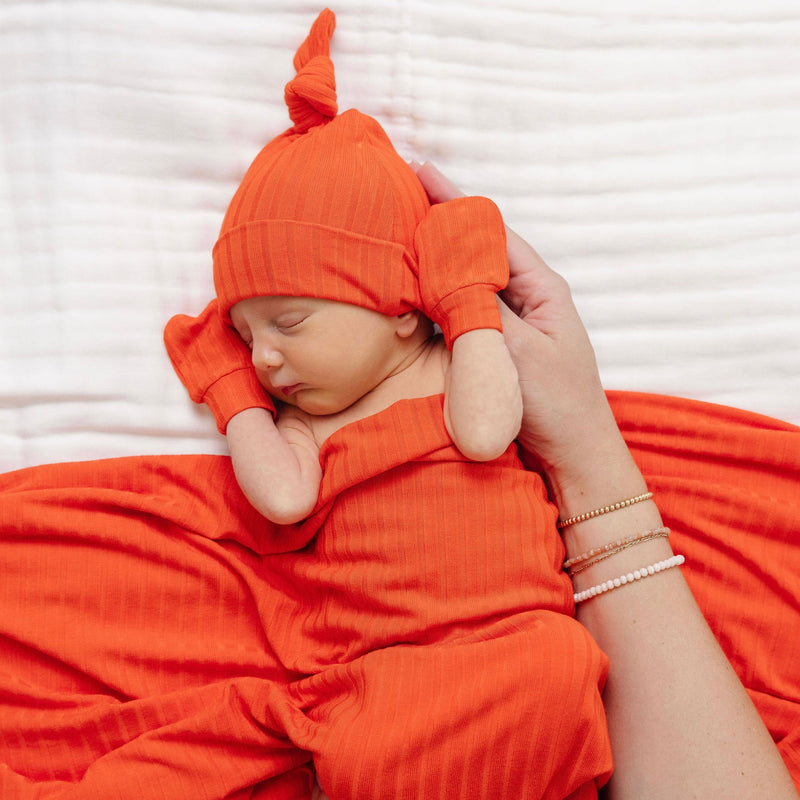 Aiden Ribbed Newborn Hat Bundle (Gown)