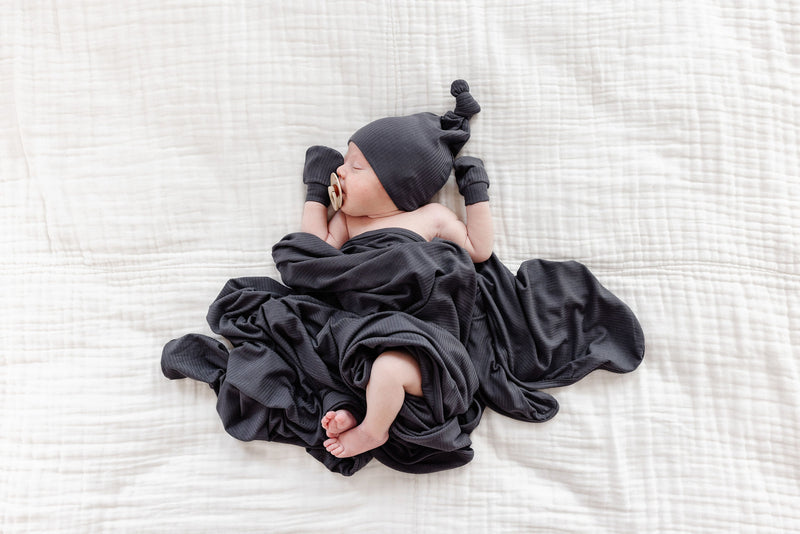 Hudson Ribbed Newborn Hat Bundle (Gown)
