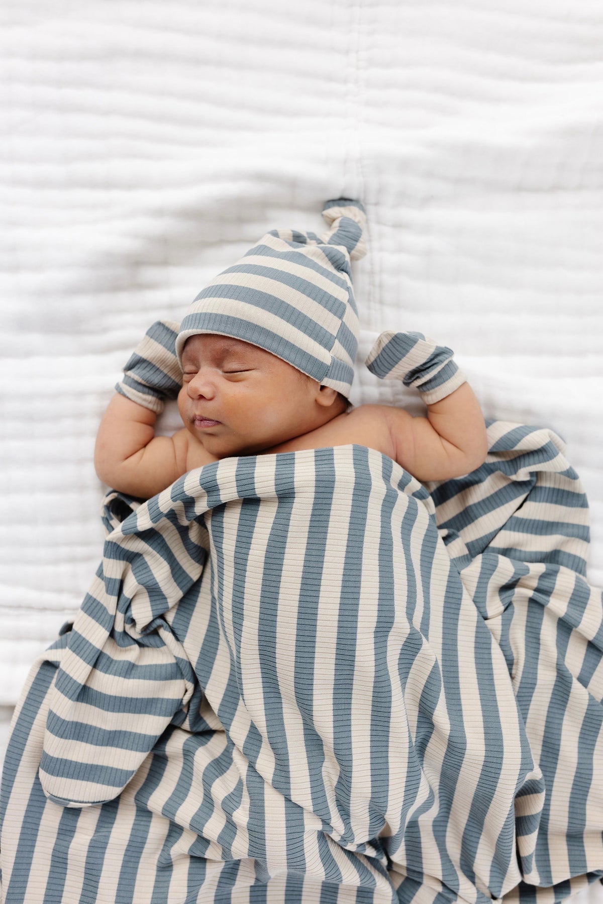 Lincoln Ribbed Newborn Hat Bundle + Knotted Gown