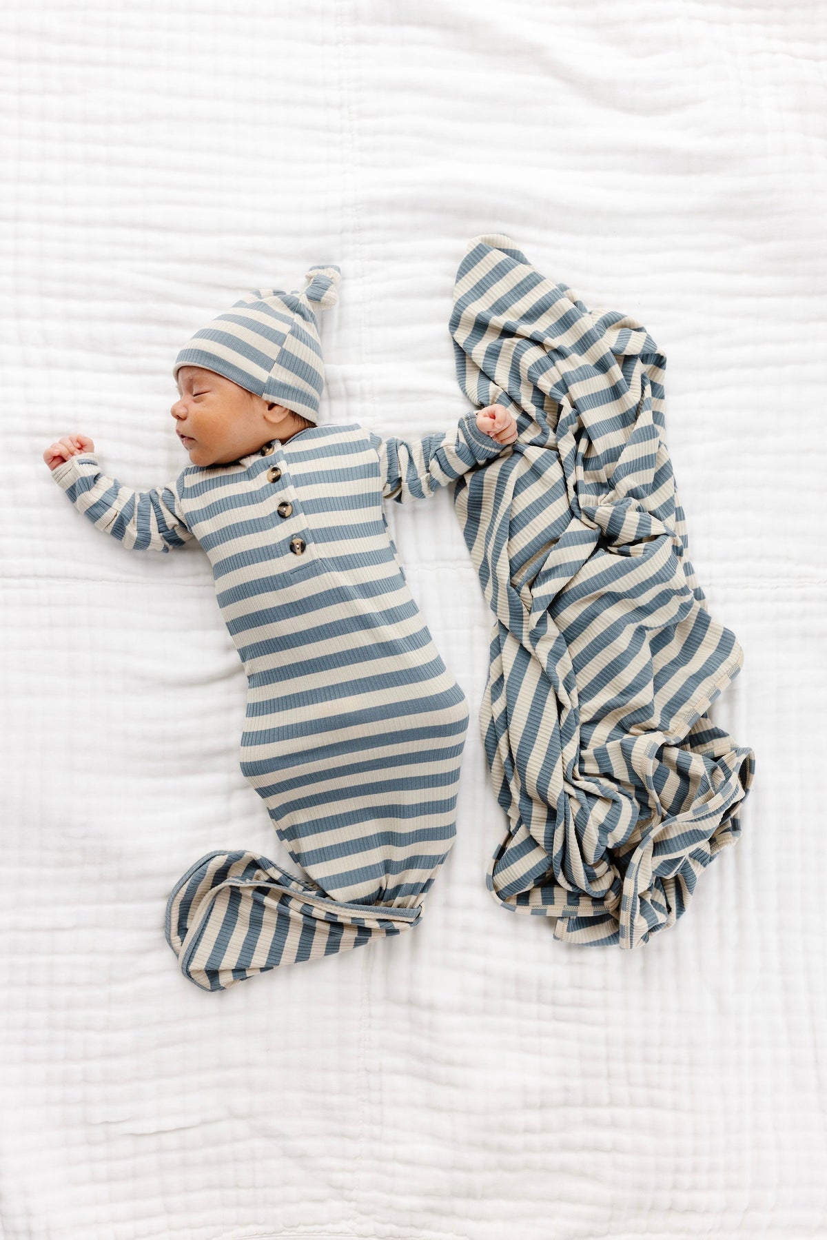 Lincoln Ribbed Newborn Hat Bundle + Knotted Gown