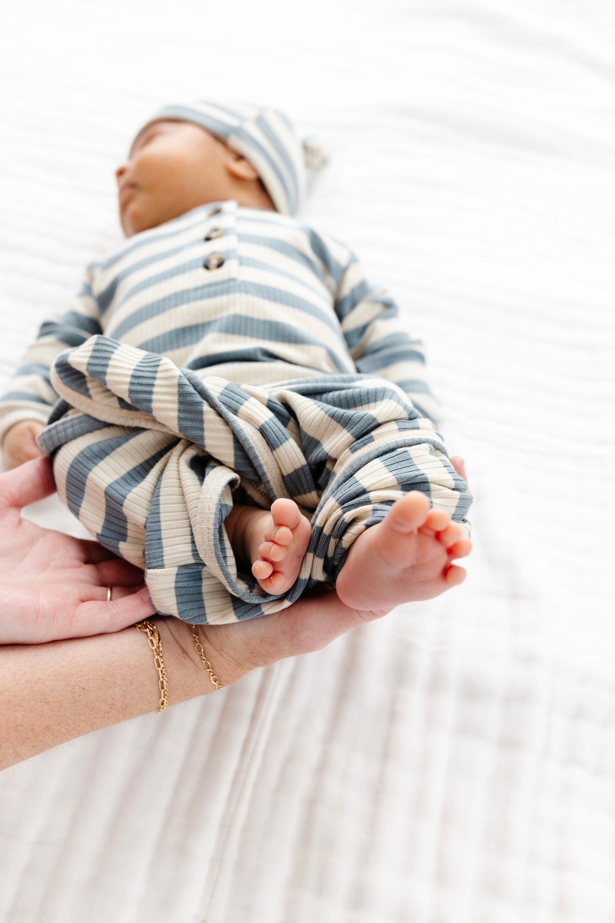 Lincoln Ribbed Newborn Hat Bundle + Knotted Gown