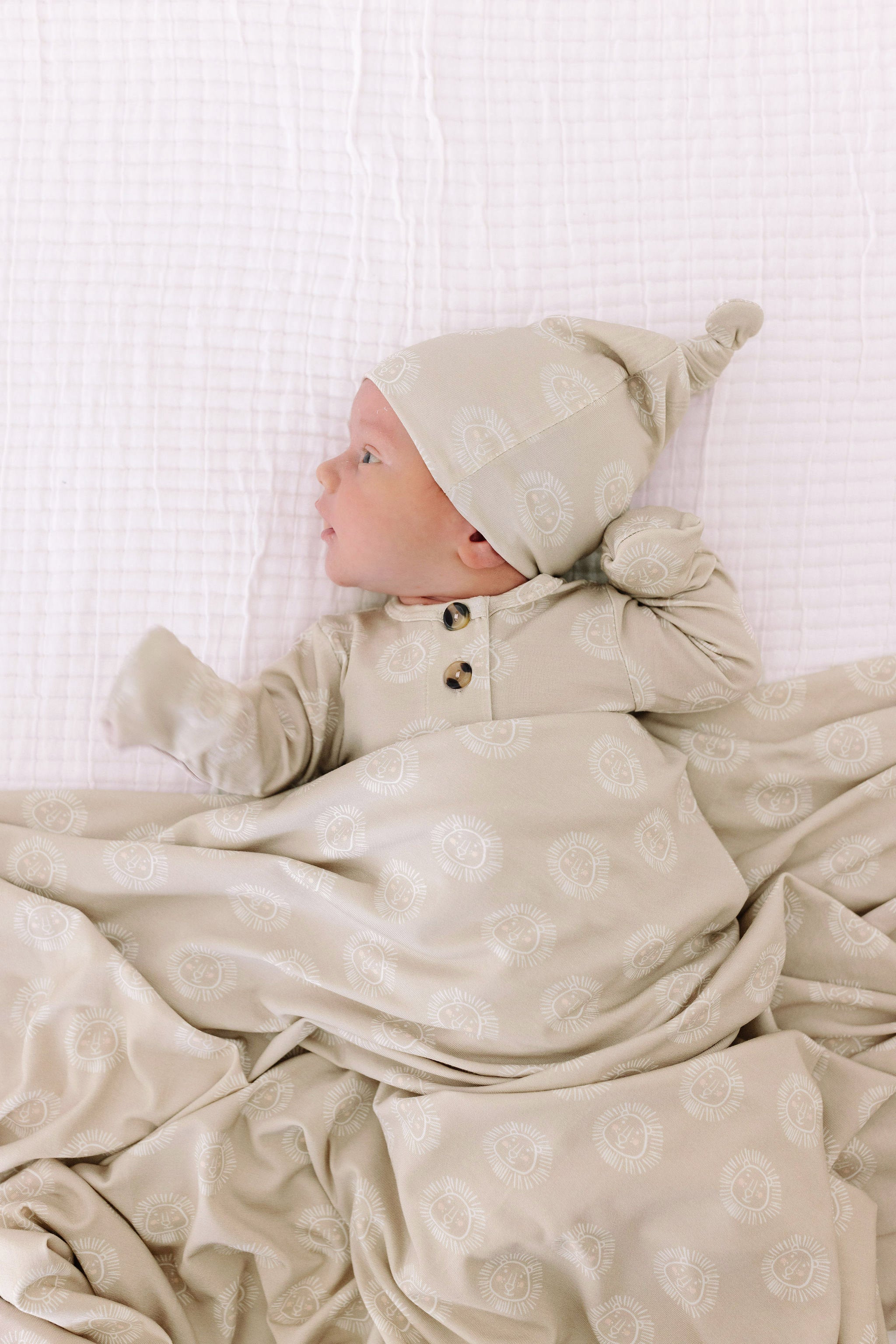 Linus Newborn Hat Bundle (Gown)