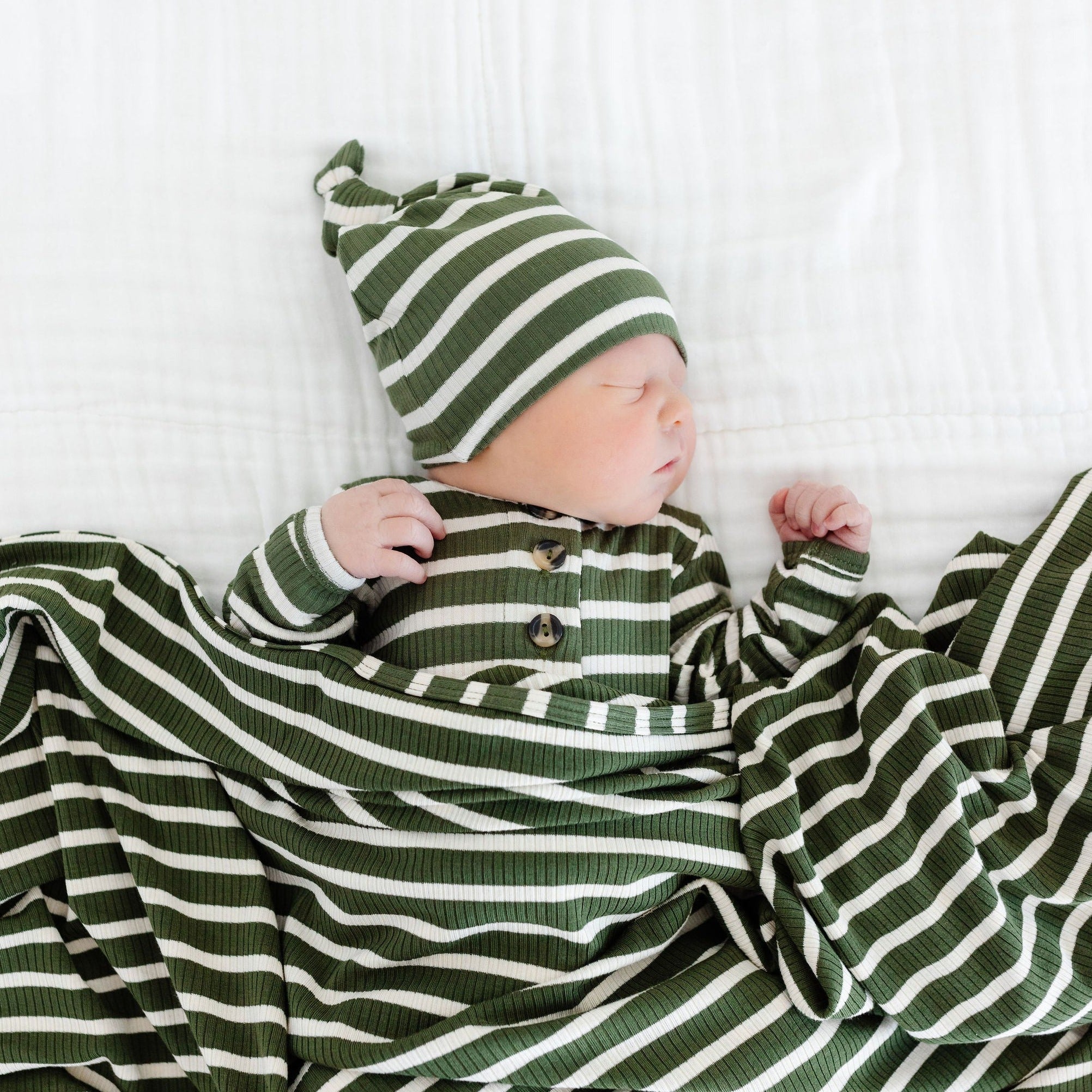 Tyler Ribbed Newborn Hat Bundle (Gown)