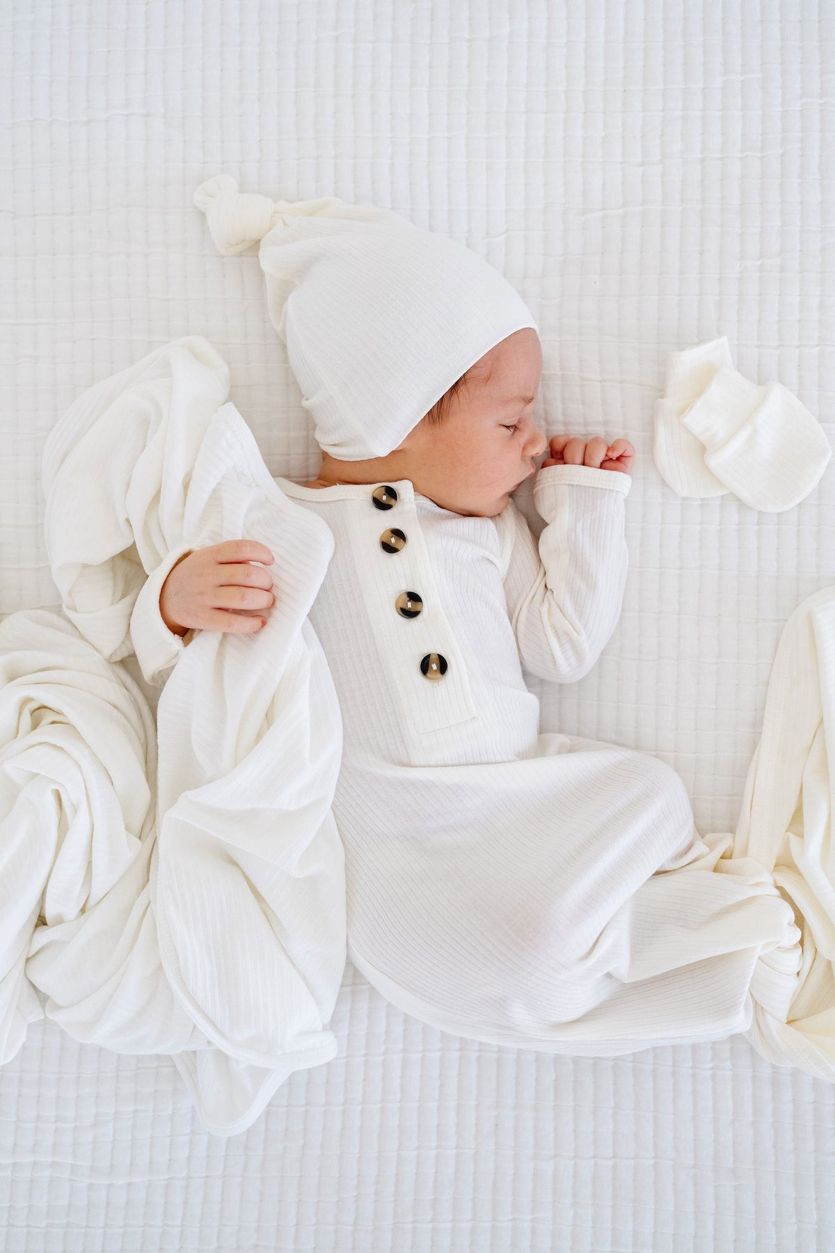 Wren Ribbed Newborn Hat Bundle + Knotted Gown