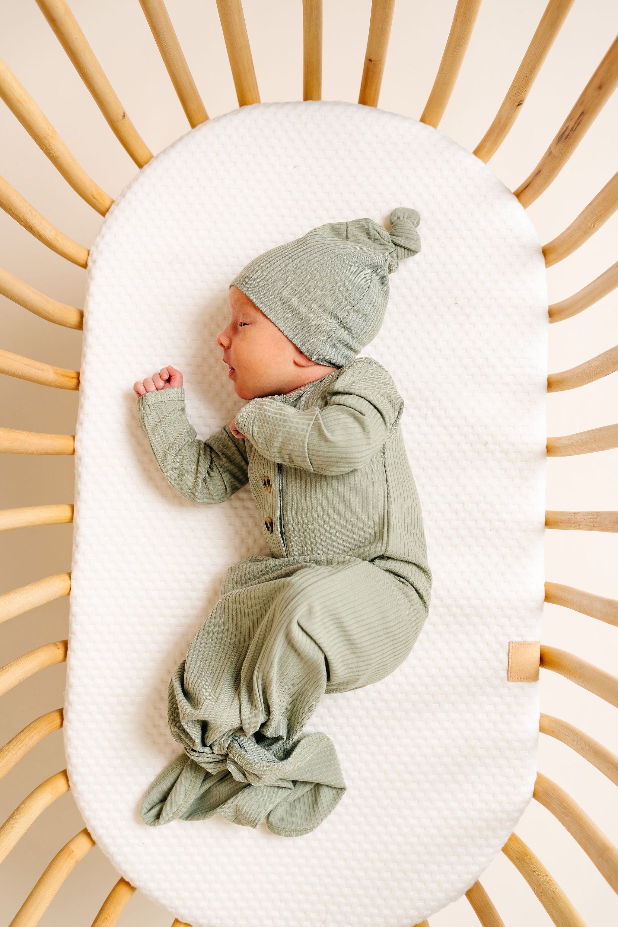 Ellis Ribbed Newborn Hat Bundle (Gown)