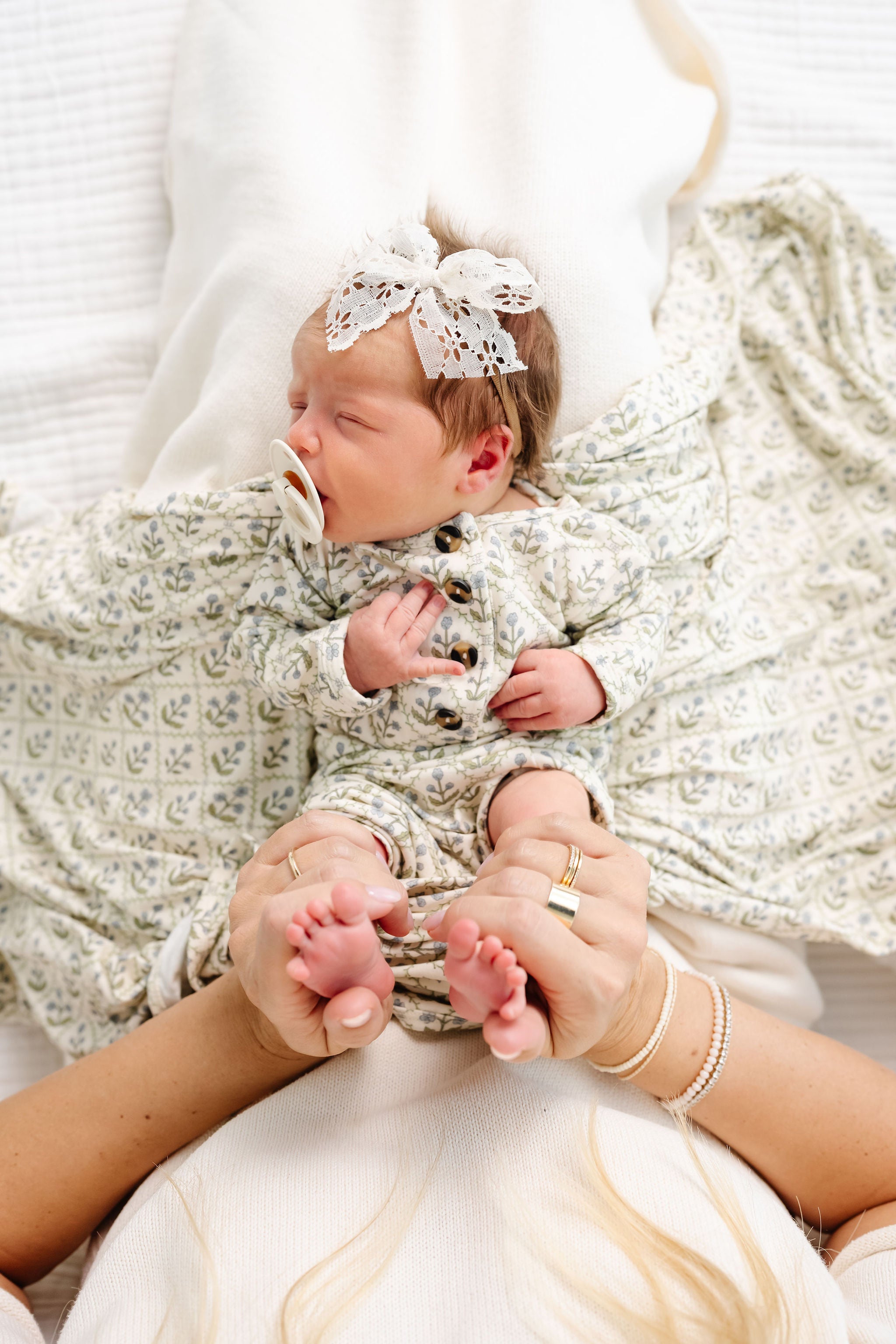 Lace Bow - Ivory Daisy