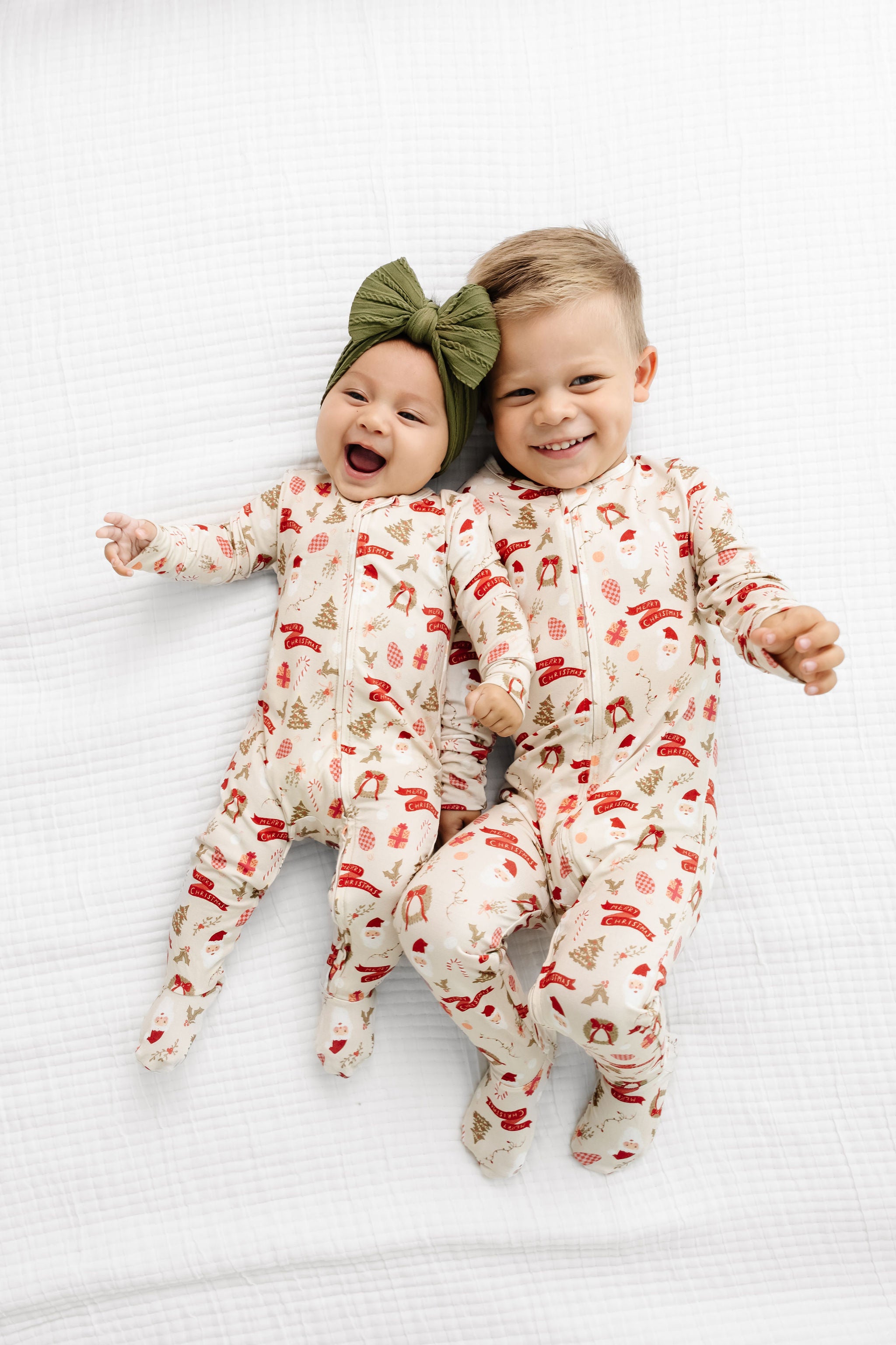 Mistletoe Zipper Footies