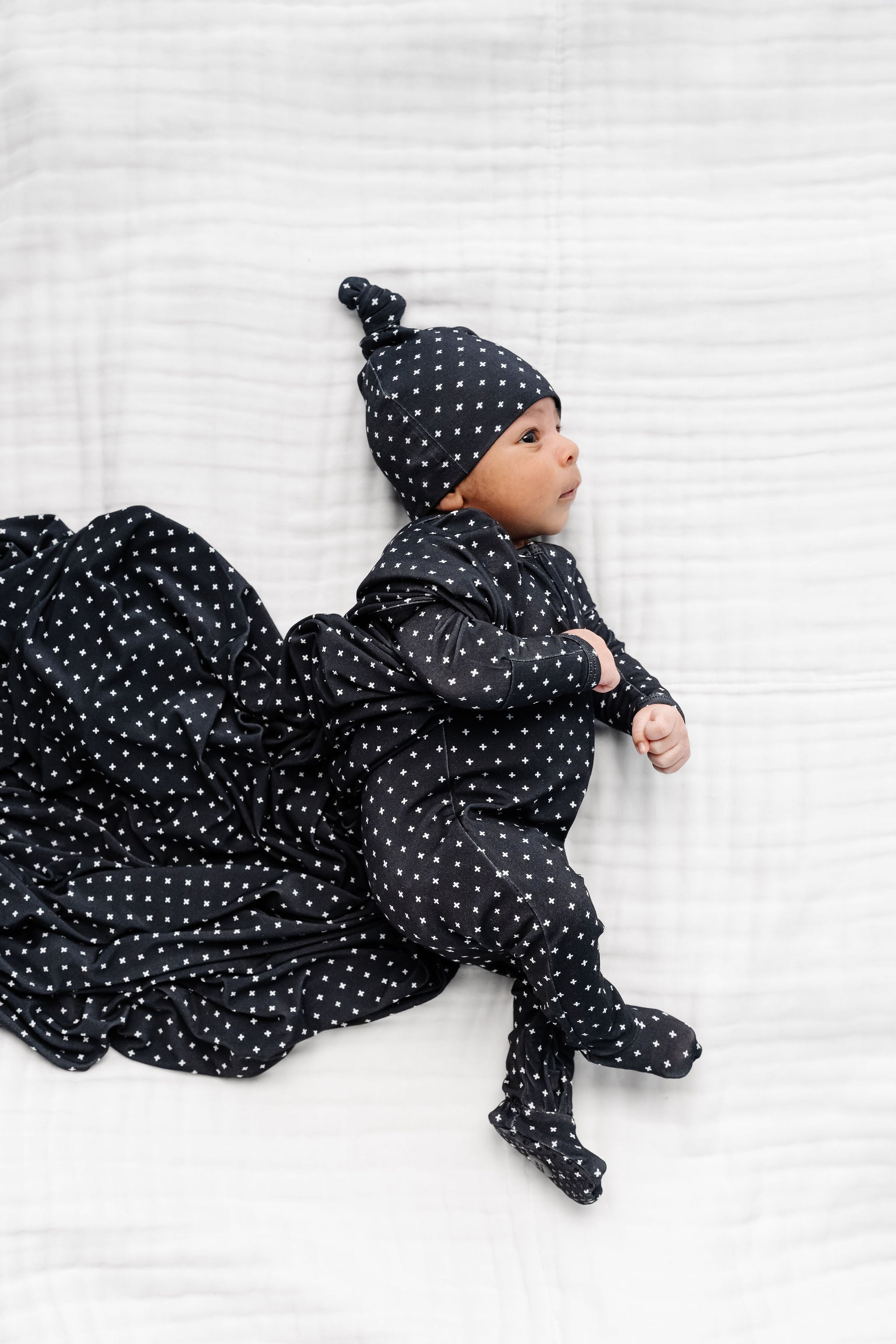 Briggs Zipper Footies newborn boy with matching swaddle blanket & top knot hat