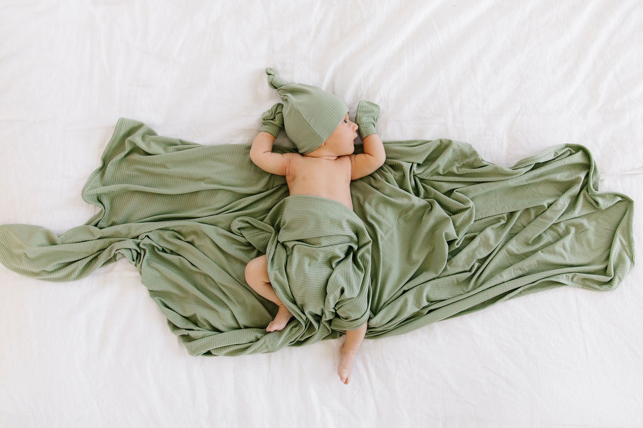 Ellis Ribbed Newborn Hat Bundle (Gown)