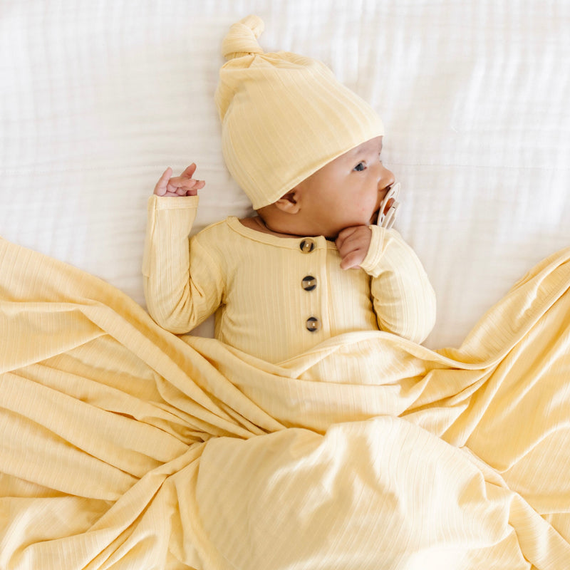 Birdie Ribbed Newborn Hat Bundle (Gown)