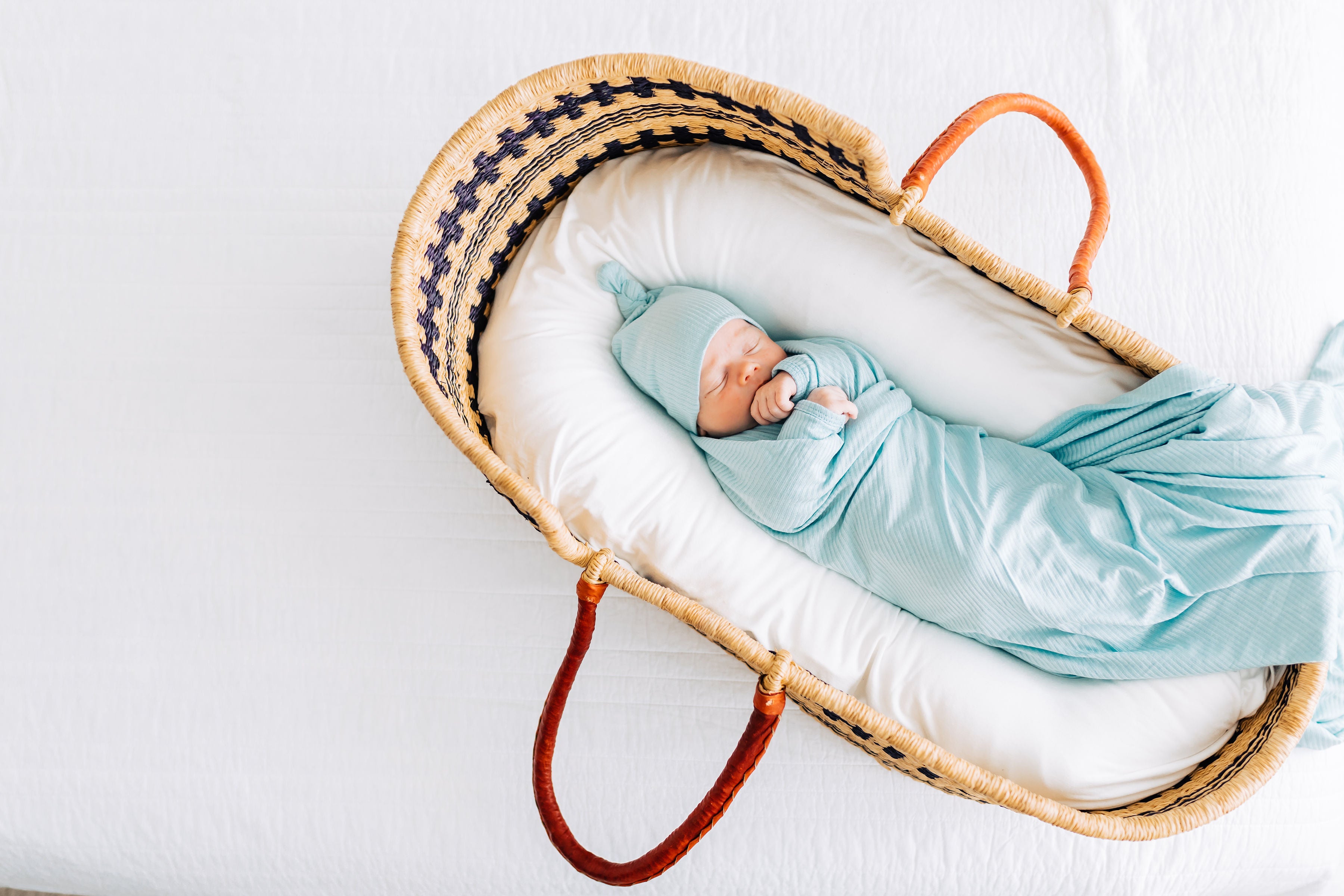 Oliver Ribbed Newborn Hat Bundle (Gown)